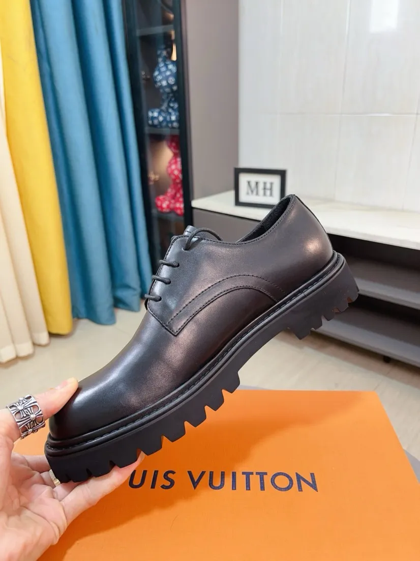 Men's shoes💰 660🌹🌹High version [LV] Louis Vuitton's popular casual leather shoes🎖Fashionable and elegant🎖🎖Material: Original imported open-edge beaded cowhide, washed cowhide leather lining, original open-molded rubber outsole, high-end and classy, ​​elegant quality, instantly transforming into a handsome man when you step on the foot❤❤Standard\nNumber of sizes: 39-44, 38, 45 customized